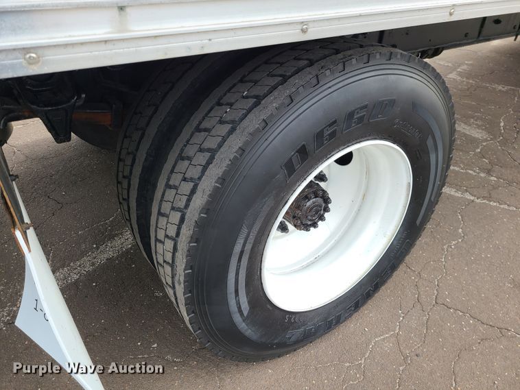 image for item DJ1675 2004 Freightliner Business Class M2  box truck