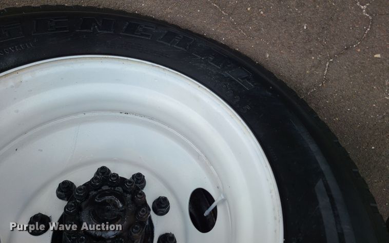 image for item DJ1675 2004 Freightliner Business Class M2  box truck