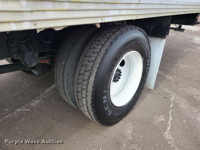 image for item DJ1675 2004 Freightliner Business Class M2  box truck