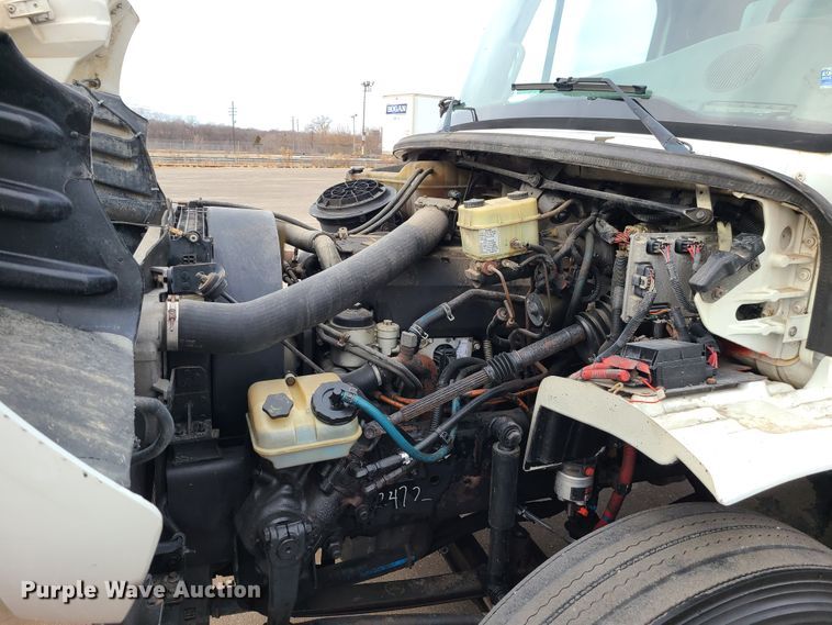 image for item DJ1675 2004 Freightliner Business Class M2  box truck