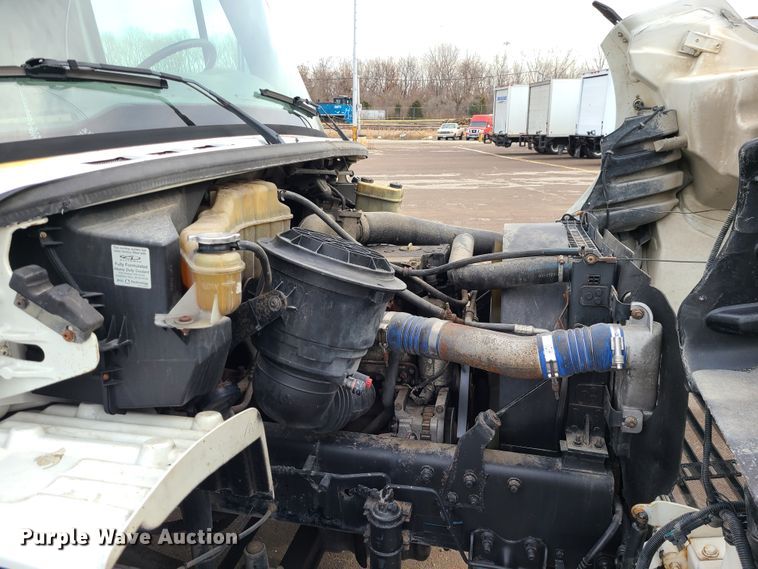 image for item DJ1675 2004 Freightliner Business Class M2  box truck