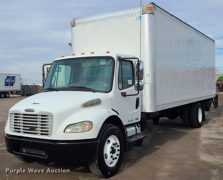 image for item DJ1676 2005 Freightliner Business Class M2  box truck