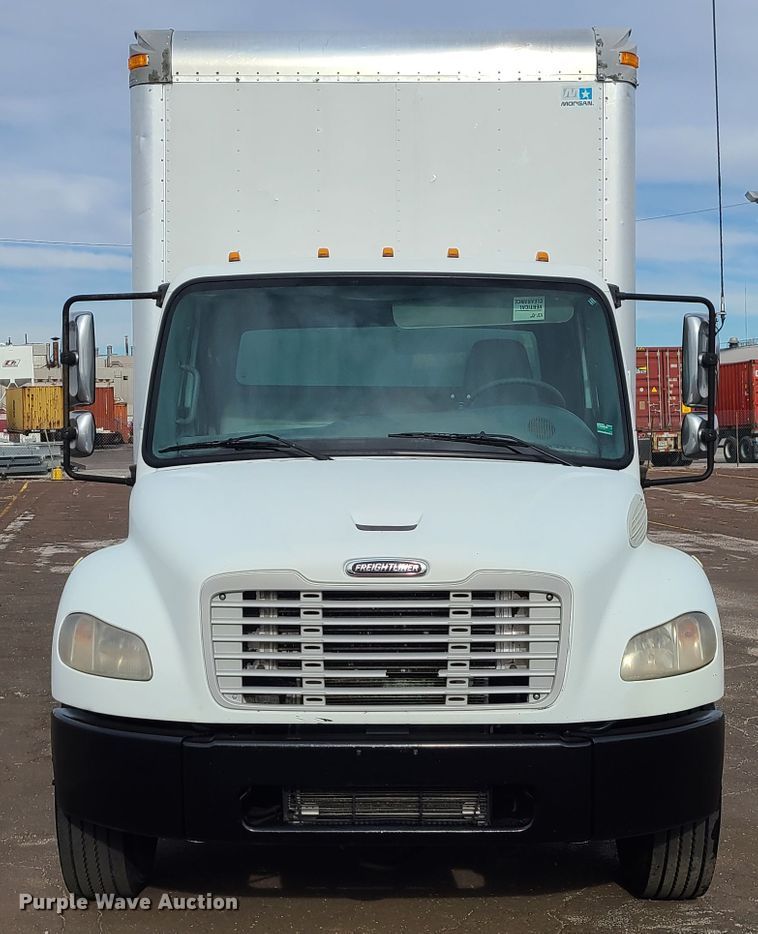 image for item DJ1676 2005 Freightliner Business Class M2  box truck
