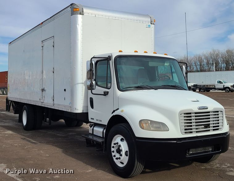 image for item DJ1676 2005 Freightliner Business Class M2  box truck