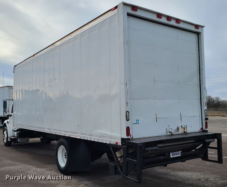 image for item DJ1676 2005 Freightliner Business Class M2  box truck