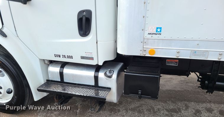 image for item DJ1676 2005 Freightliner Business Class M2  box truck