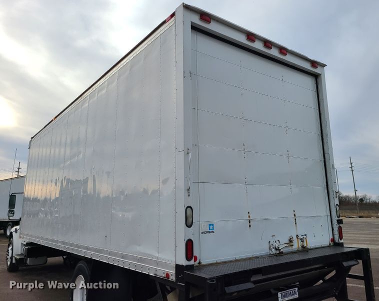 image for item DJ1676 2005 Freightliner Business Class M2  box truck