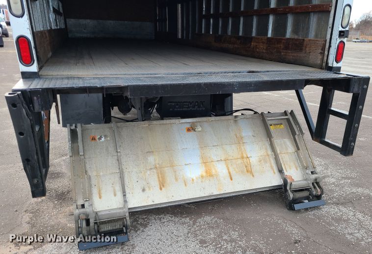 image for item DJ1676 2005 Freightliner Business Class M2  box truck