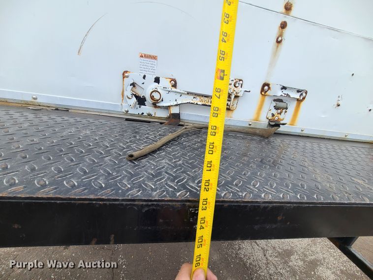 image for item DJ1676 2005 Freightliner Business Class M2  box truck