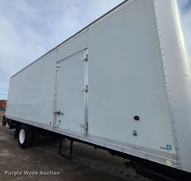 image for item DJ1676 2005 Freightliner Business Class M2  box truck