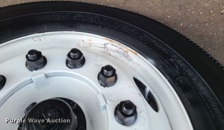 image for item DJ1676 2005 Freightliner Business Class M2  box truck