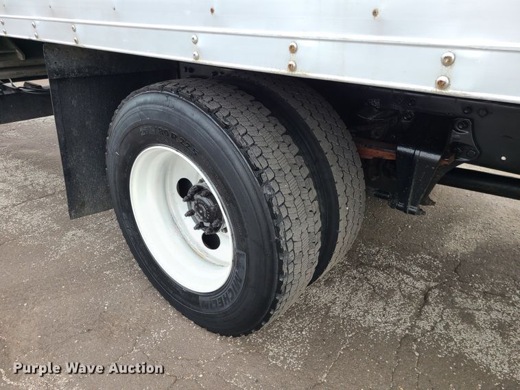 image for item DJ1676 2005 Freightliner Business Class M2  box truck