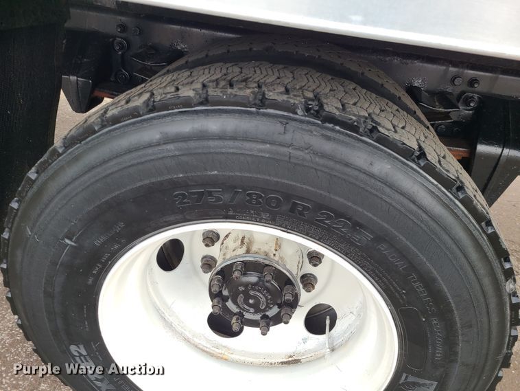 image for item DJ1676 2005 Freightliner Business Class M2  box truck