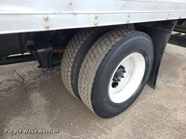 image for item DJ1676 2005 Freightliner Business Class M2  box truck