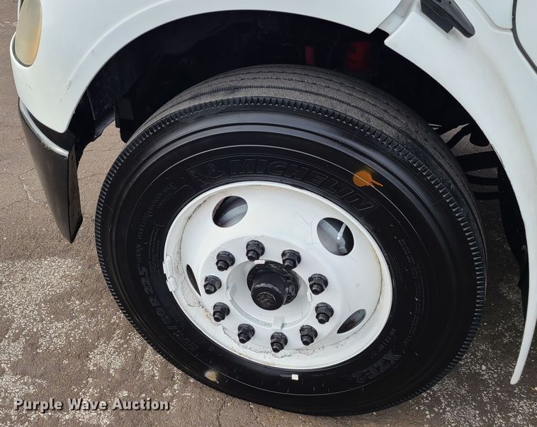 image for item DJ1676 2005 Freightliner Business Class M2  box truck