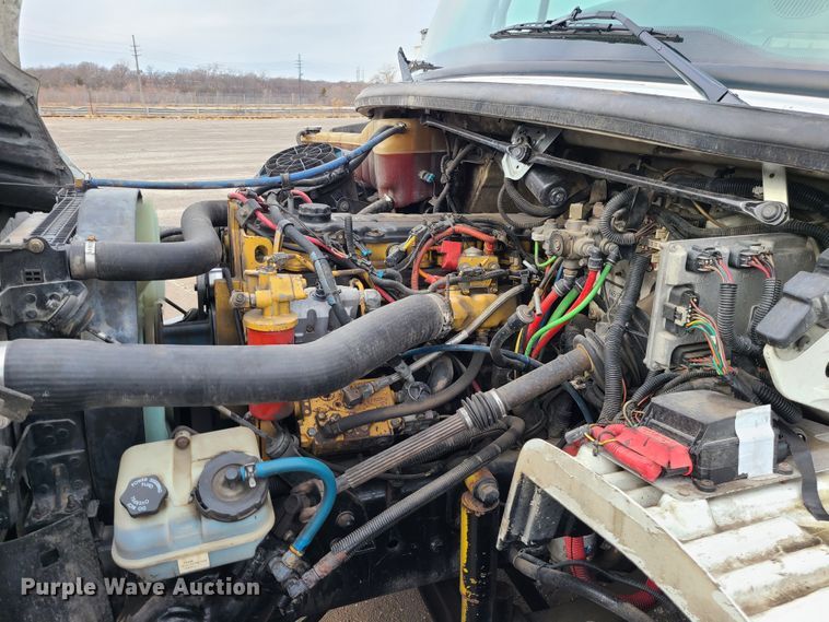 image for item DJ1676 2005 Freightliner Business Class M2  box truck