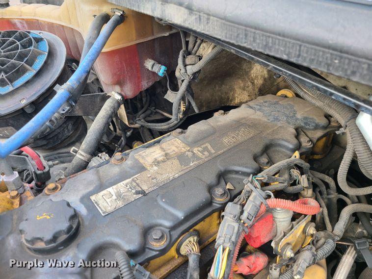 image for item DJ1676 2005 Freightliner Business Class M2  box truck