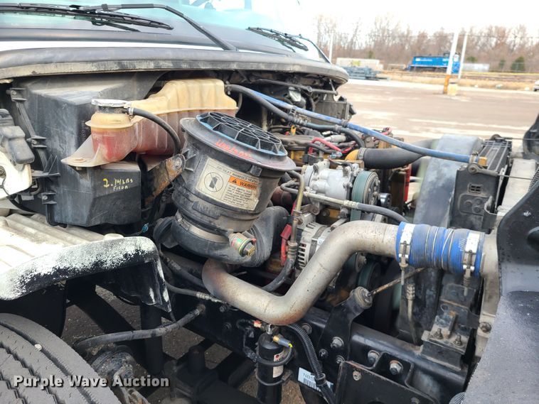 image for item DJ1676 2005 Freightliner Business Class M2  box truck