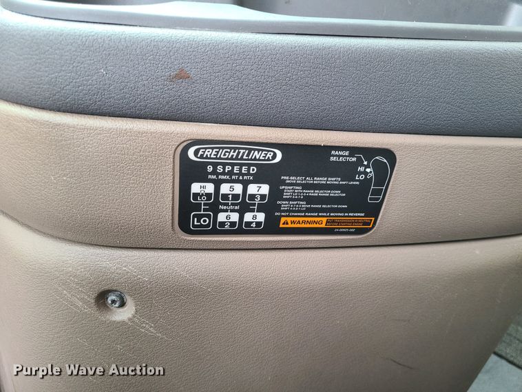 image for item DJ1677 2014 Freightliner Cascadia 125  semi truck