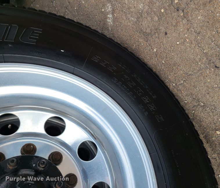 image for item DJ1677 2014 Freightliner Cascadia 125  semi truck