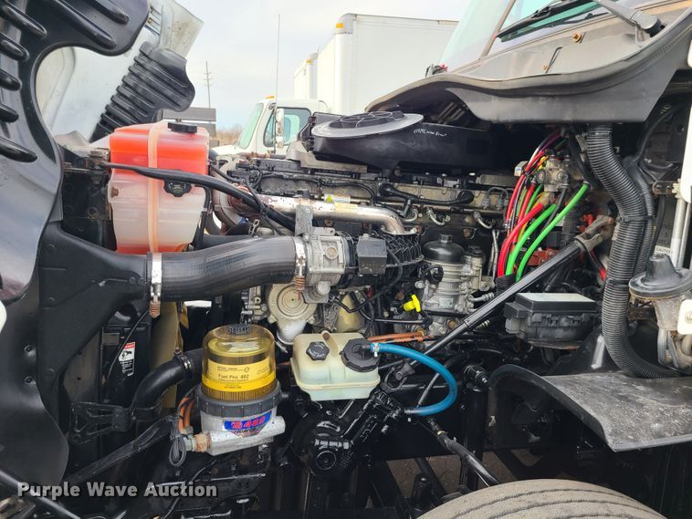 image for item DJ1677 2014 Freightliner Cascadia 125  semi truck