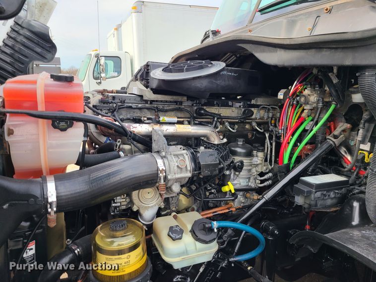 image for item DJ1677 2014 Freightliner Cascadia 125  semi truck