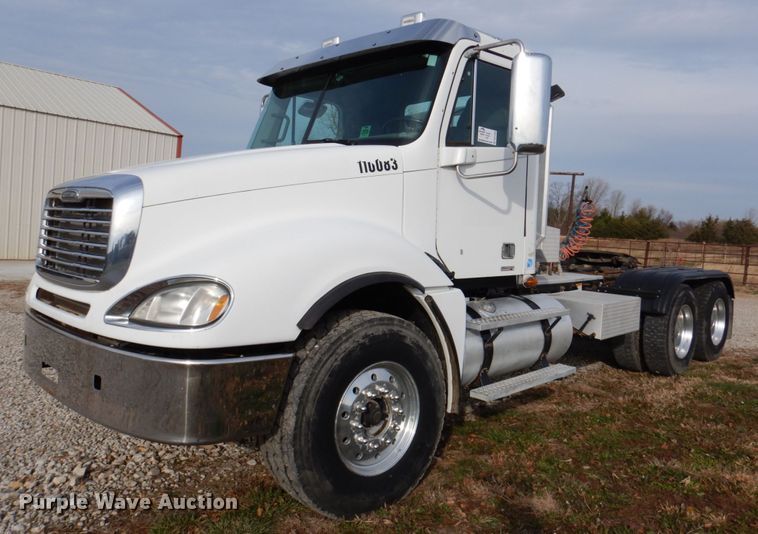 image for item DK1468 2009 Freightliner Columbia  semi truck