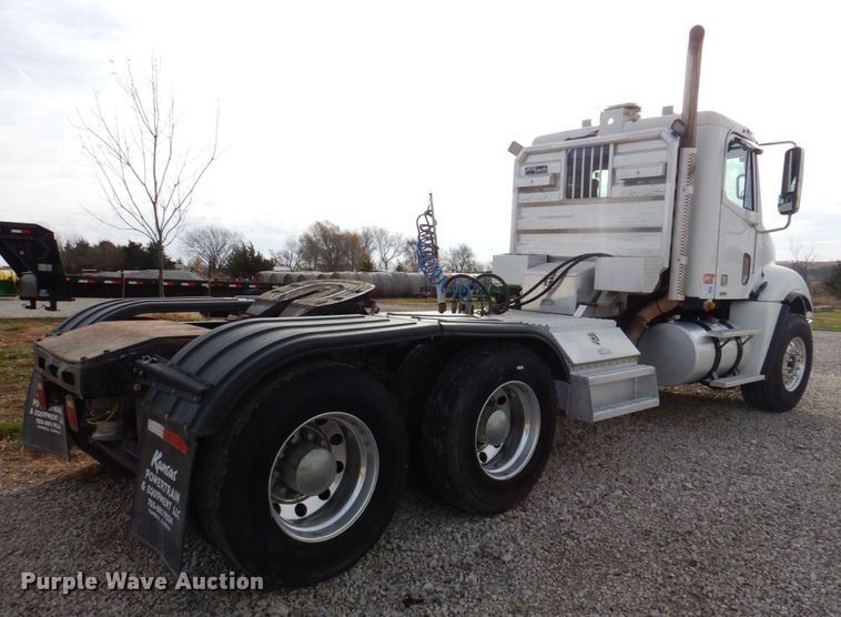 image for item DK1468 2009 Freightliner Columbia  semi truck