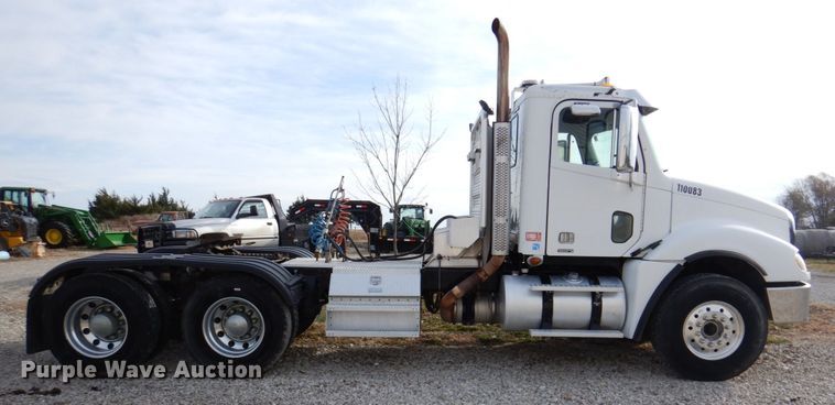 image for item DK1468 2009 Freightliner Columbia  semi truck