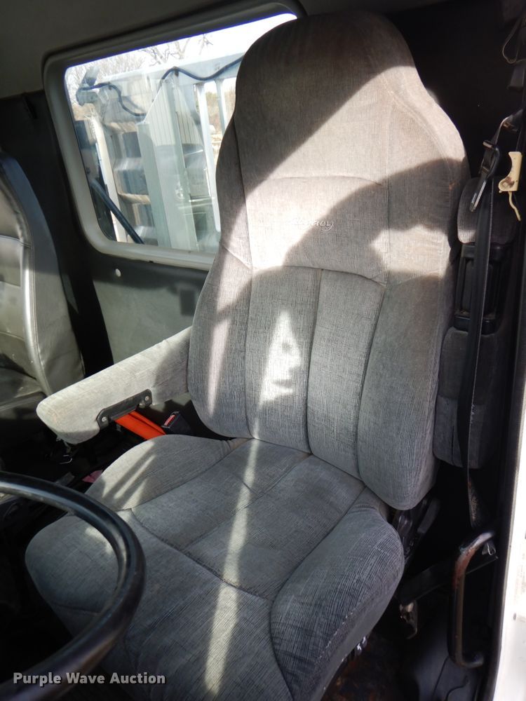 image for item DK1468 2009 Freightliner Columbia  semi truck