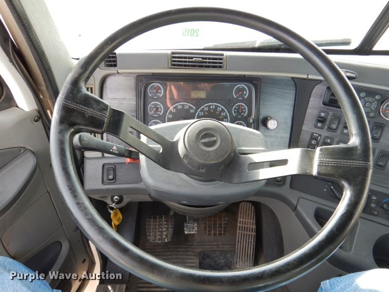 image for item DK1468 2009 Freightliner Columbia  semi truck