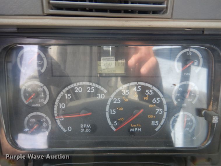 image for item DK1468 2009 Freightliner Columbia  semi truck