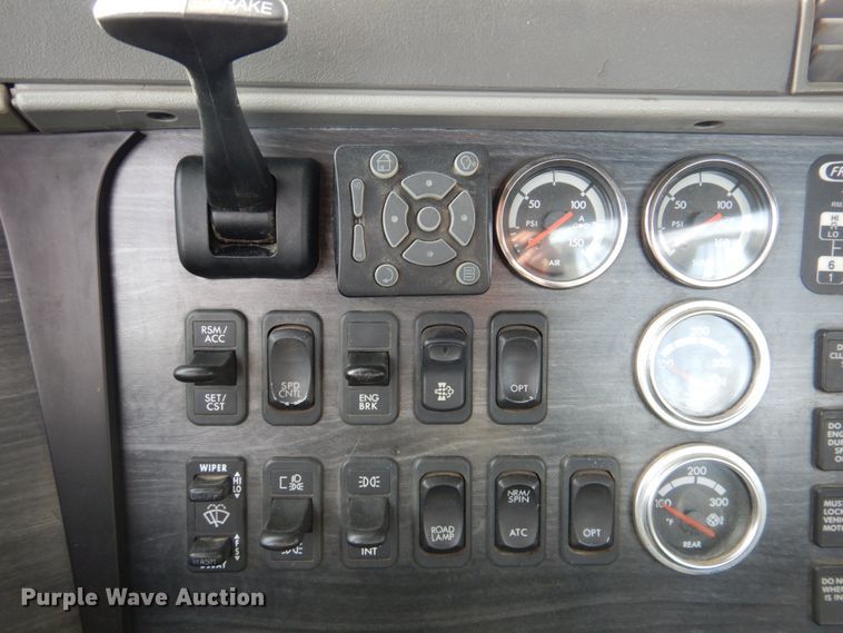 image for item DK1468 2009 Freightliner Columbia  semi truck