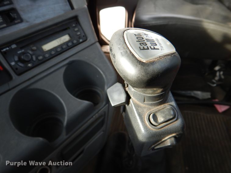 image for item DK1468 2009 Freightliner Columbia  semi truck