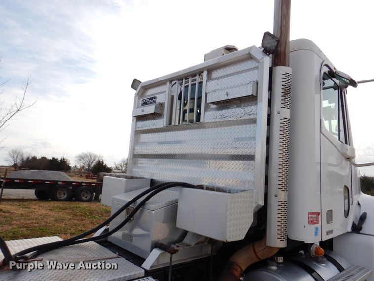 image for item DK1468 2009 Freightliner Columbia  semi truck