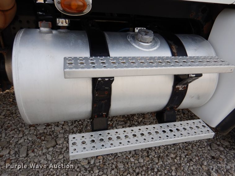 image for item DK1468 2009 Freightliner Columbia  semi truck