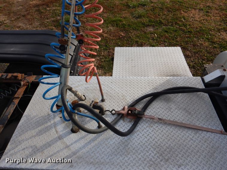 image for item DK1468 2009 Freightliner Columbia  semi truck