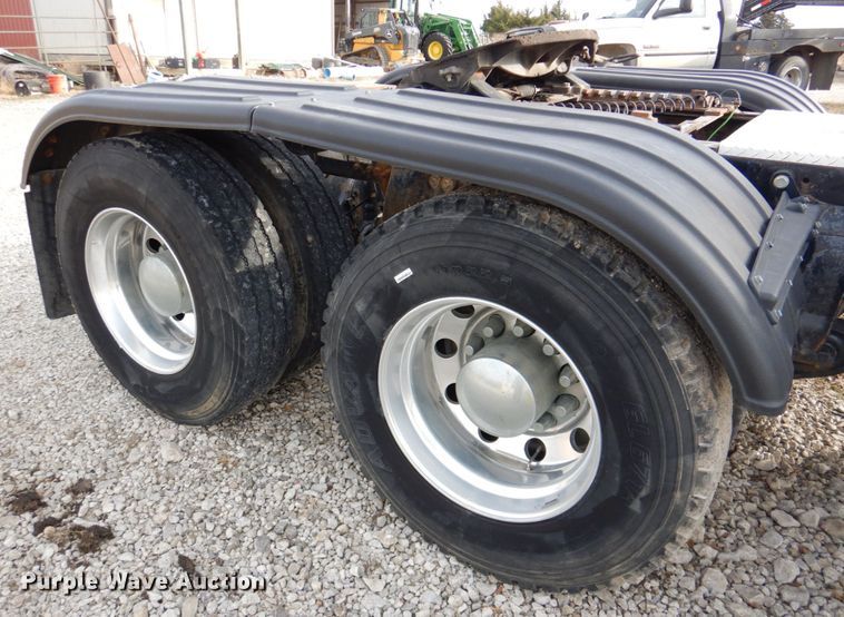 image for item DK1468 2009 Freightliner Columbia  semi truck