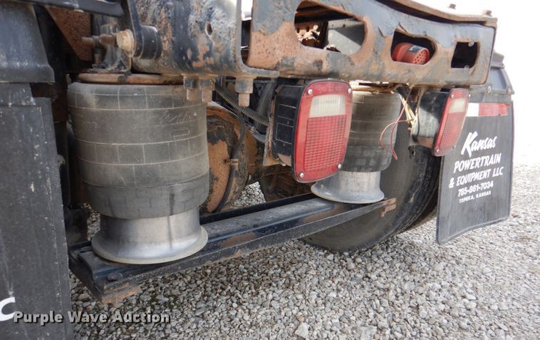 image for item DK1468 2009 Freightliner Columbia  semi truck