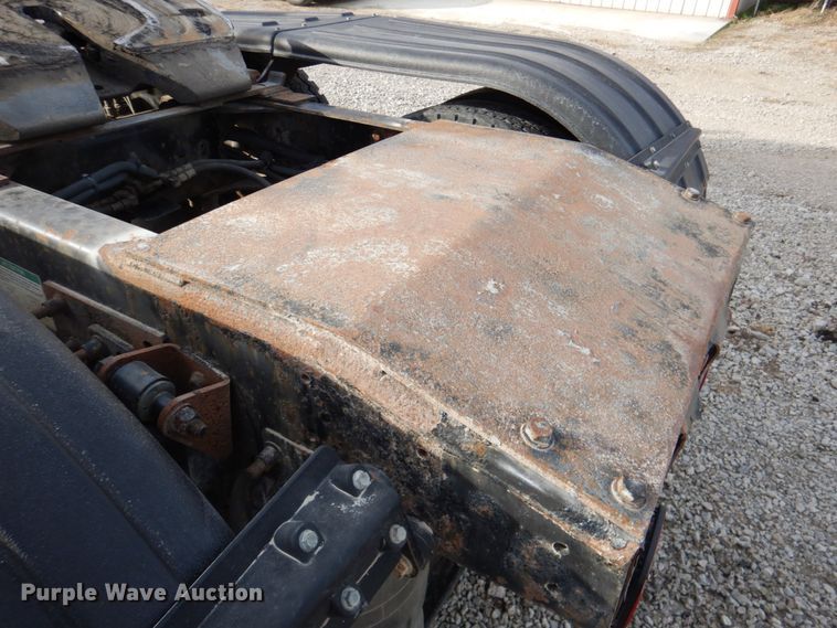 image for item DK1468 2009 Freightliner Columbia  semi truck