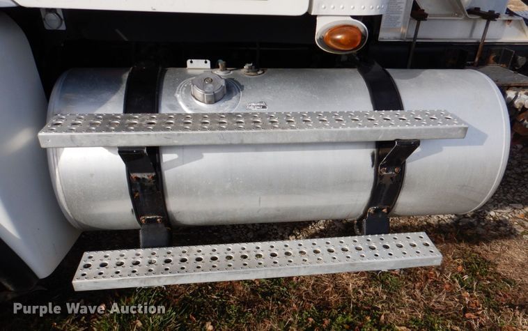 image for item DK1468 2009 Freightliner Columbia  semi truck