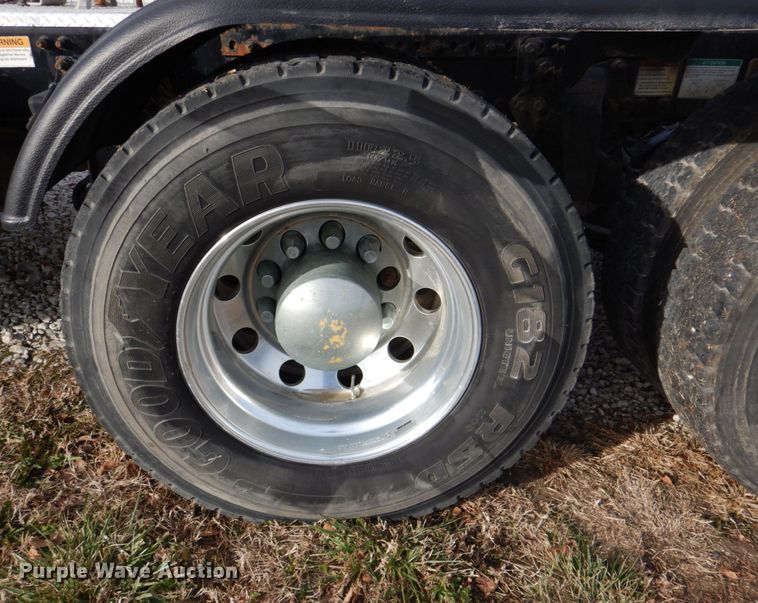 image for item DK1468 2009 Freightliner Columbia  semi truck