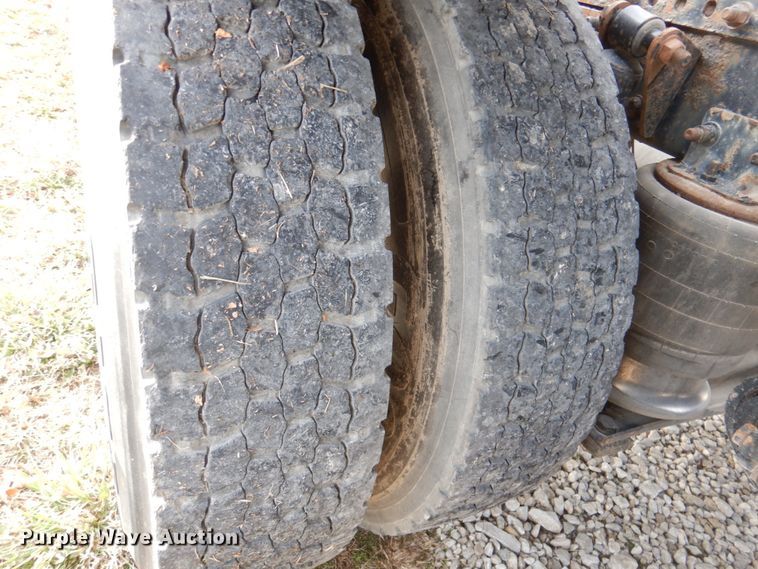 image for item DK1468 2009 Freightliner Columbia  semi truck