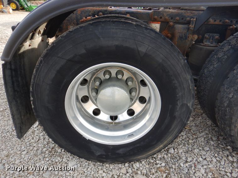 image for item DK1468 2009 Freightliner Columbia  semi truck