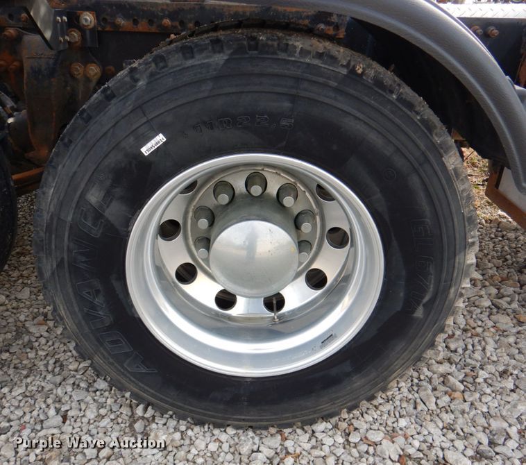 image for item DK1468 2009 Freightliner Columbia  semi truck