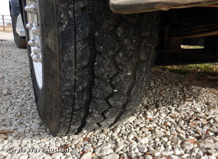 image for item DK1468 2009 Freightliner Columbia  semi truck