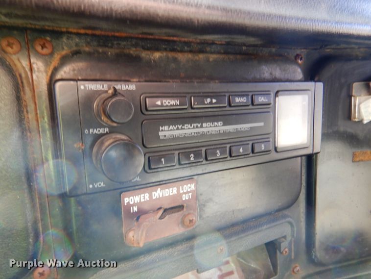 image for item DK8686 1988 International 8300  semi truck