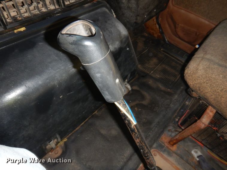 image for item DK8686 1988 International 8300  semi truck