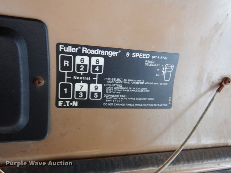 image for item DK8686 1988 International 8300  semi truck