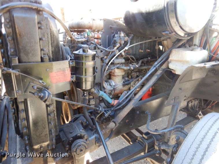 image for item DK8686 1988 International 8300  semi truck